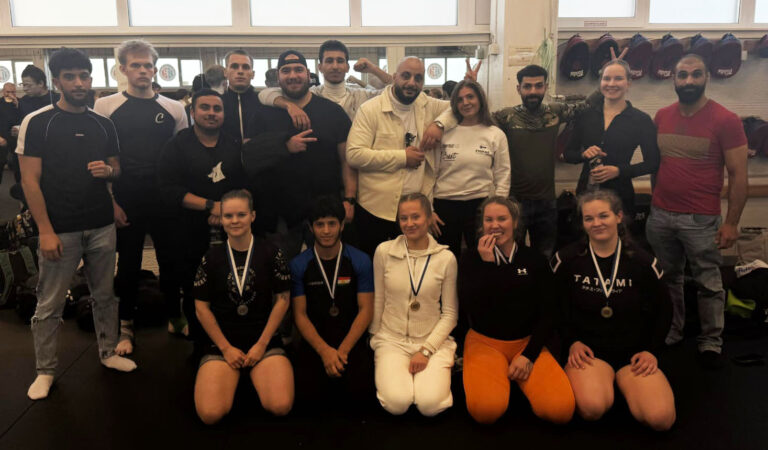 Read more about the article Kehähaiden lukkopainijat menestyivät Helsingissä